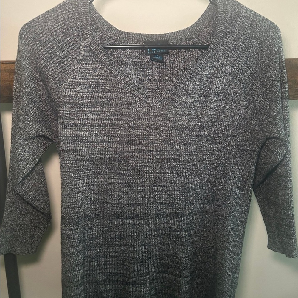 GOOD CONDITION Women’s Sweater Size 2x Rue21